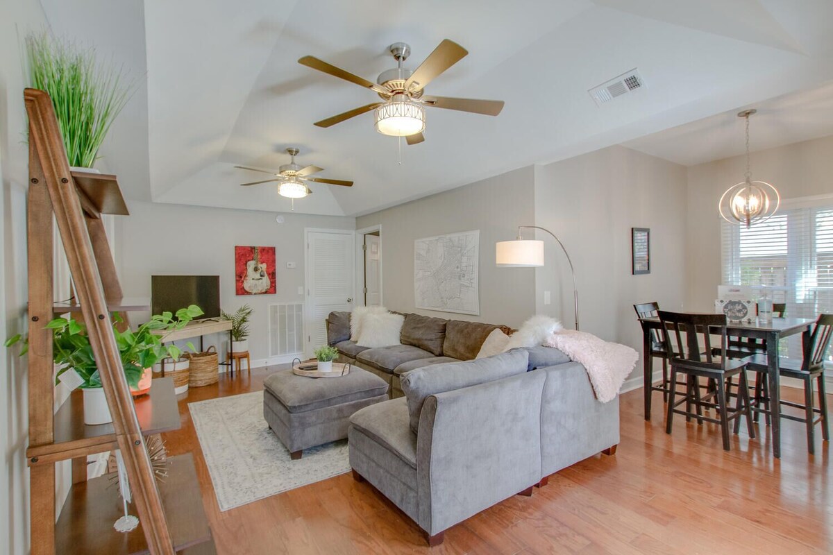 The Kearney♥Center of Hillsboro Village on foot♥Free Parking, 9 mins to downtown