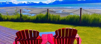 Oceanfront Bungaloo with Communal Hot Tub
