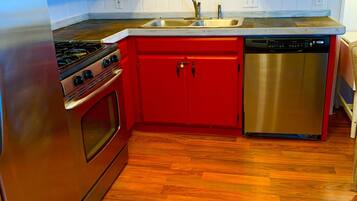 Refrigerador, microondas, horno y lavavajillas