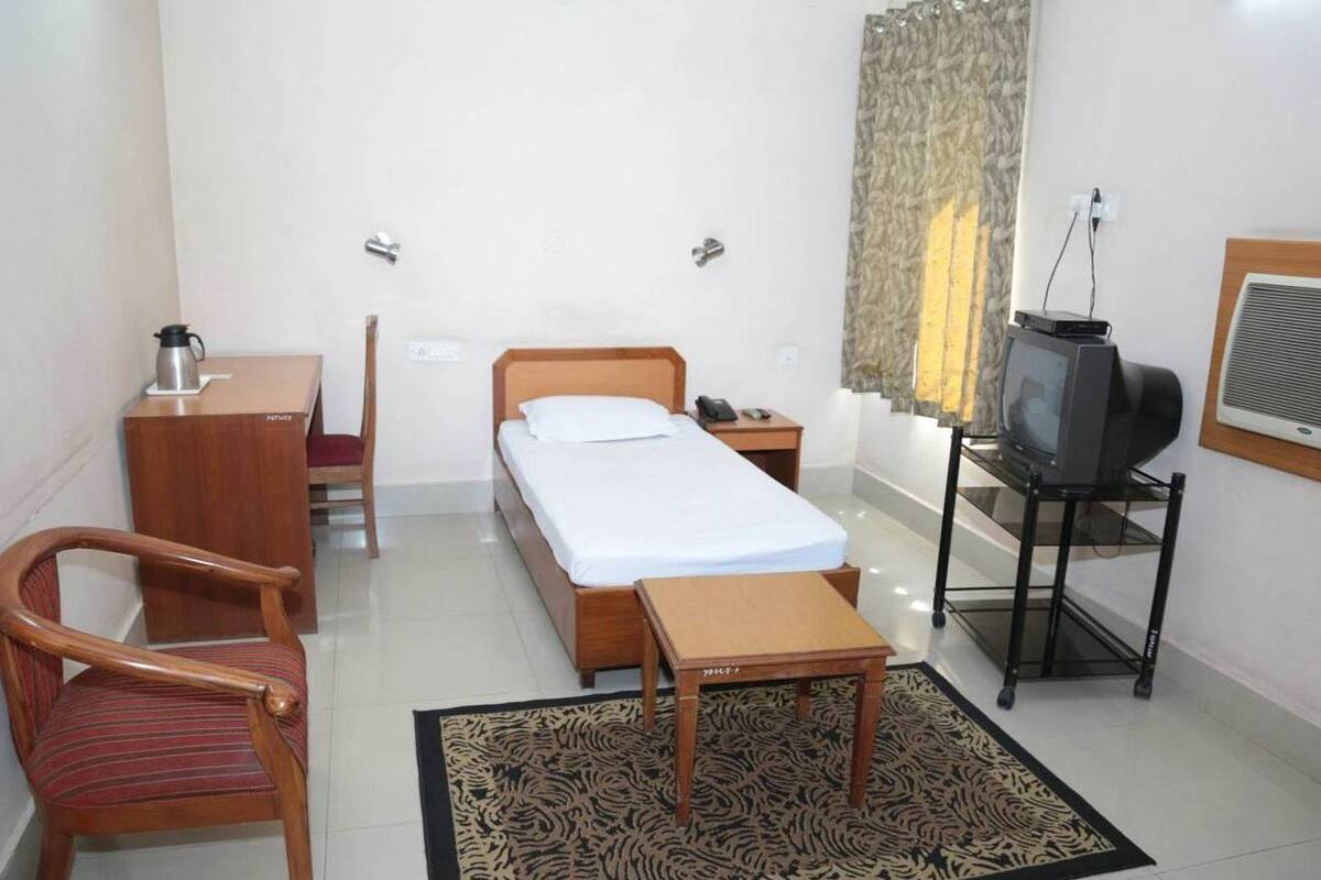 Iron/ironing board, rollaway beds, free WiFi, wheelchair access
