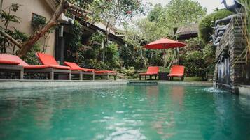 Kolam renang outdoor