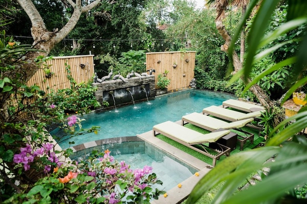 Kolam renang outdoor