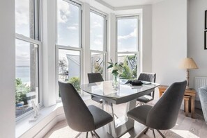Dining - Luxury Apartment, Sea Views, Balcony, Swimming Pool, Spa, Gym, Parking & Wifi (Saint Ives)