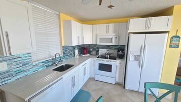 冰箱、微波炉、烤箱、炉灶