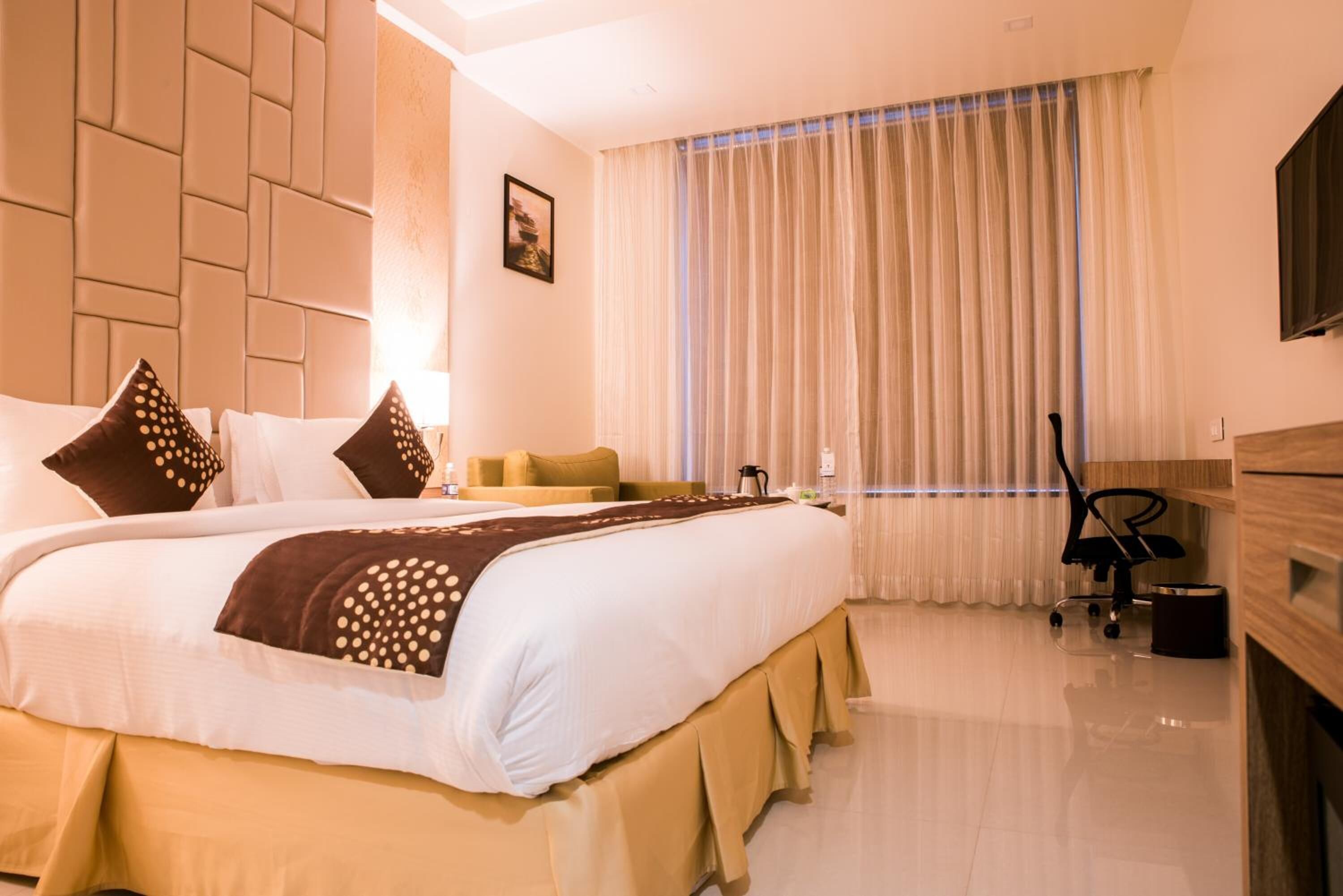 1 bedroom, minibar, in-room safe, desk