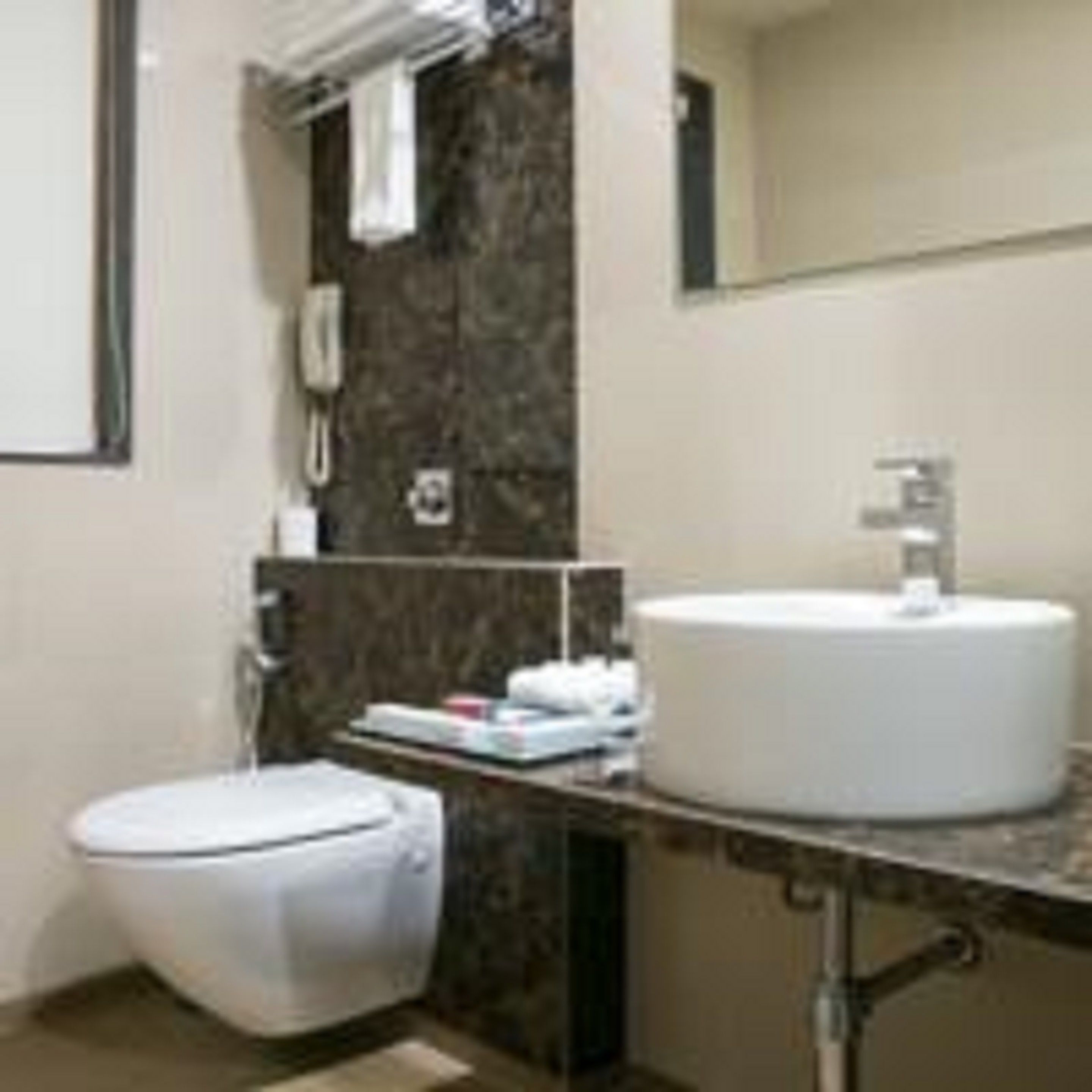 premier room | bathroom | shower, free toiletries, hair dryer, slippers