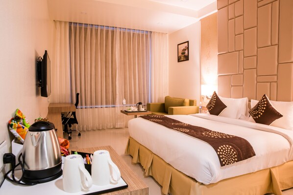 Premier Room | Minibar, in-room safe, desk, soundproofing