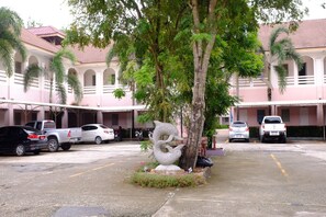 Free self parking - Bansuannamdee (Pluak Daeng)