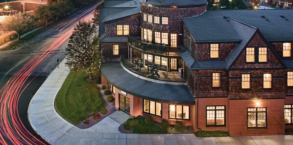 Exterior - Downtown Harbor Resort/Boat Show/Parking/ Pool/Hot Tub/BBQ! Wyndham Long Wharf (Newport)