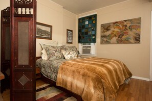 1 makuuhuone, työpöytä, silitysrauta/-lauta, Wi-Fi