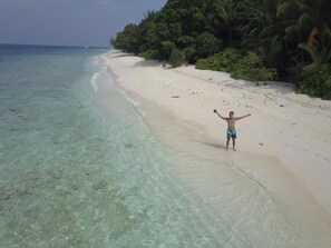 Beach nearby, white sand, sun-loungers, beach towels