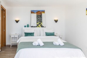 2 bedrooms, iron/ironing board, WiFi, bed sheets - FINCA LA CASITA - LANZAROTE. PRIVTE SAUNA AND PRIVATE JACUZZI. POOL.WIFI.GOLF (La Asomada - Lanzarote - Puerto del Carmen)