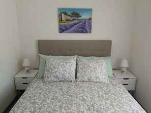 3 chambres, fer et planche à repasser, lit parapluie, Wi-Fi gratuit