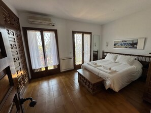 4 bedrooms, free WiFi, bed sheets