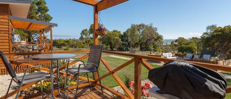 Hytte, 1 queensize-seng, hageutsikt (Raphaela ) | Terrasse/patio