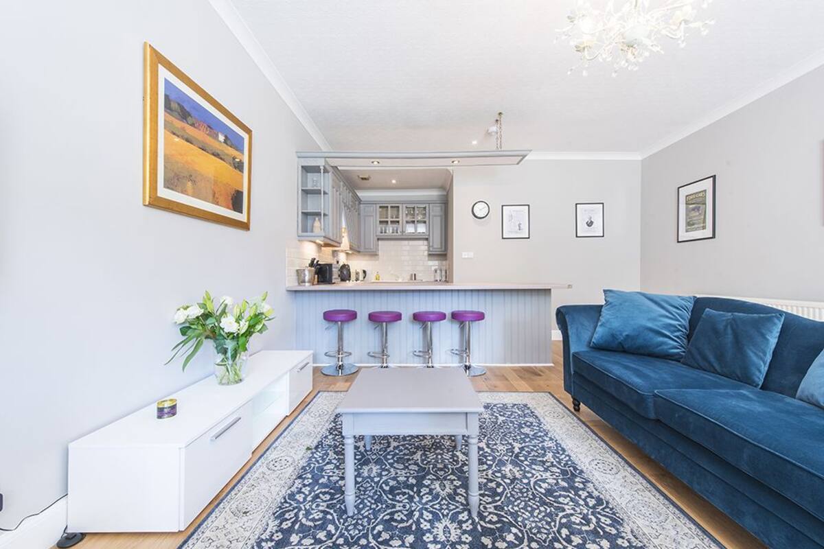 Luxe appartement, 2 slaapkamers, aan tuin | Woonruimte | Flatscreentelevisie