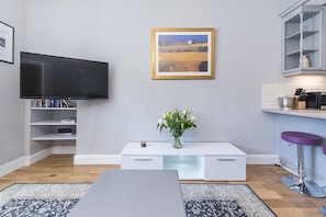 Luxury Apartment, 2 Bedrooms, Garden Area | Room amenity - Grosvenor Luxury Apartment (Glasgow)