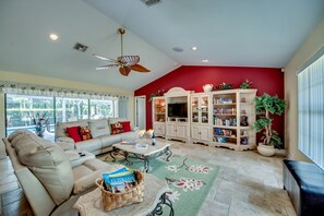 Smart TV, books, stereo, printers - Villa Bonita, Located 5 Min. from Bonita Beach, WIFI, Private Lanai & Pool (Bonita Springs)