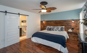 3 室のベッドルーム、デスク、アイロン / アイロン台、WiFi