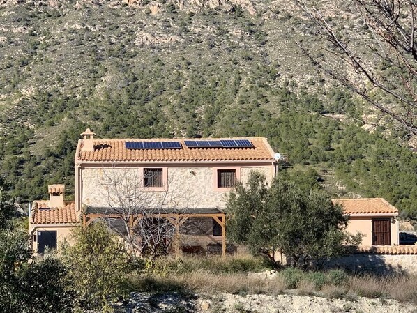 Exterior - Nature, peace and quiet! Free WiFi, luxury and comfort in beautiful house (Abaran)