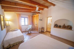 3 Schlafzimmer, Zimmersafe, BĂŒgeleisen/BĂŒgelbrett, Reisekinderbett