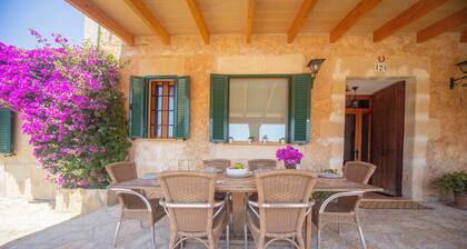 Villa with swimming pool, barbecue, beautiful views and total privacy in Felanitx