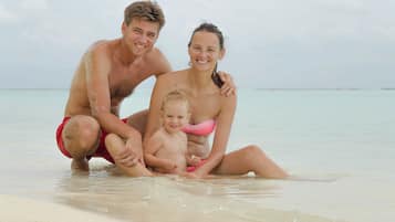 Esquí acuático, paseos en lancha motora y pesca