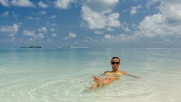 Esquí acuático, paseos en lancha motora y pesca