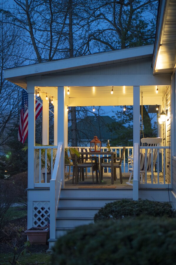 The Bay House 1/2 block from Geneva Lake Williams Bay Vrbo