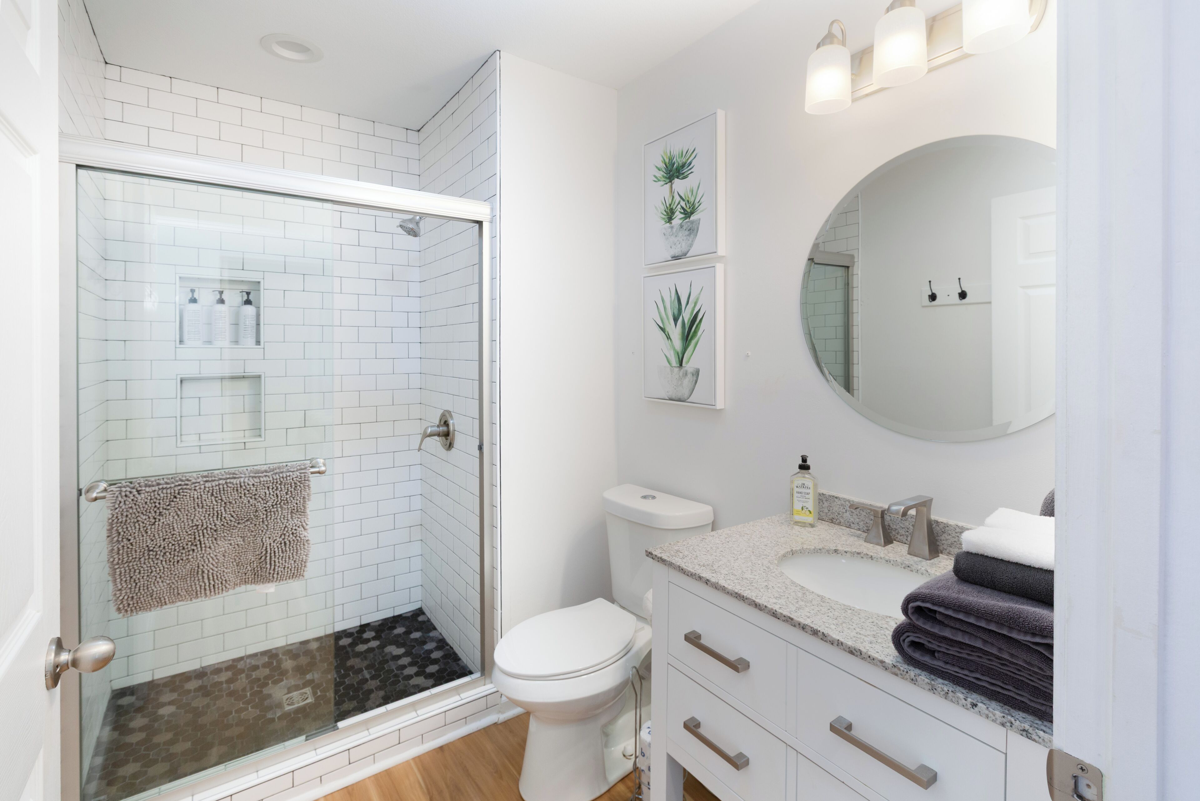 Combined shower/bathtub, hair dryer, towels, soap