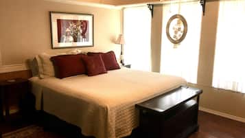 5 bedrooms, desk, iron/ironing board, WiFi