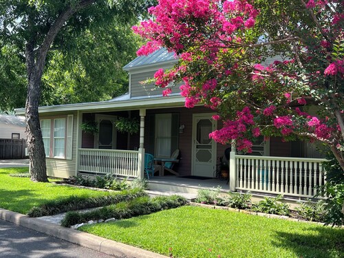Entire home, 6 rooms, 3.5 baths, sleeps up to 12