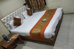 Desk, rollaway beds, free WiFi, bed sheets