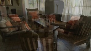 Smart TV, DVD player, computer monitors - A beautiful Villa  just outside of Santiago De Los Caballeros Dominican Republic (La Canela)