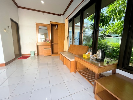 Bungalow Double Room | Living area | TV