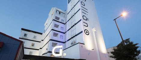 Fasade – kveld/natt