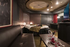 Luxe kamer | Woonruimte | Een flatscreentelevisie