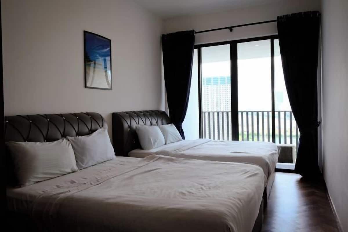3 bedrooms, desk, laptop workspace, iron/ironing board