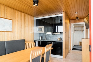Chalé família, 2 quartos, sauna seca | Cozinha privada | Cafeteira/chaleira, chaleira elétrica