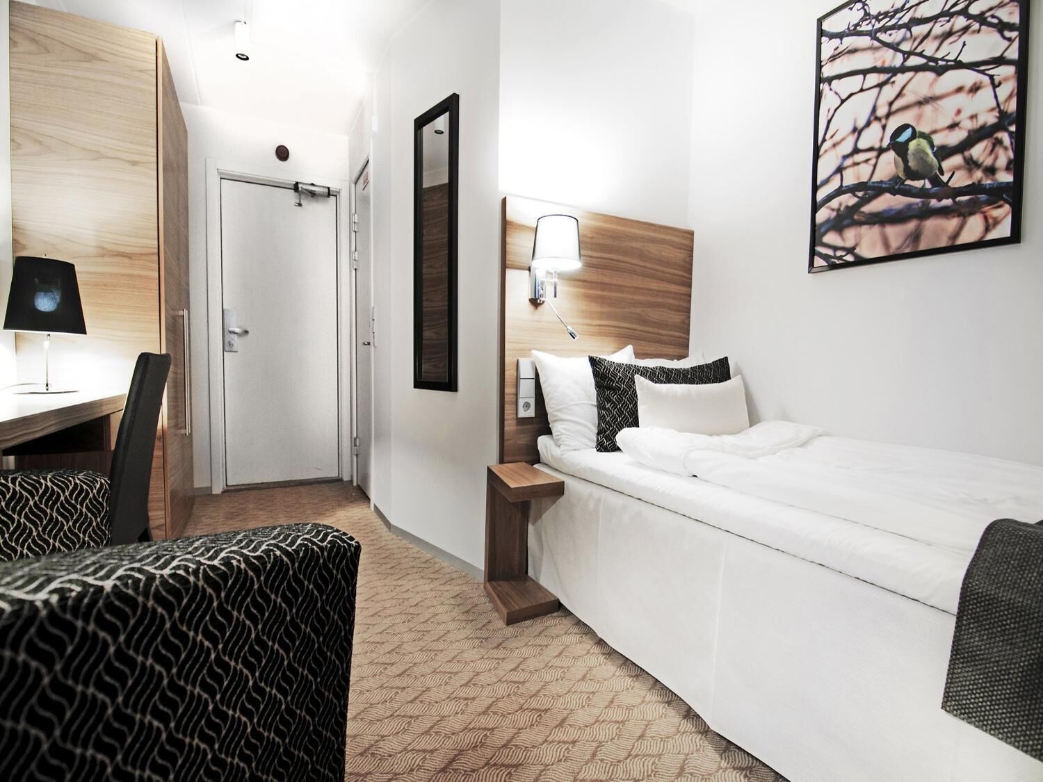 1 bedroom, desk, blackout curtains