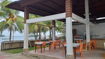 Se sirven desayunos y cocina coreana (con vistas a la piscina)