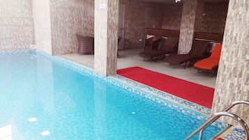 Indoor pool, sun loungers