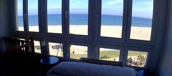 1. LINJE MED SEVISNINGER, Badehaven ved siden af stranden med luftkonditionering og WIFI