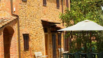 Departamento familiar, 3 habitaciones, vista al jardín (Il Focolare) | Terraza o patio