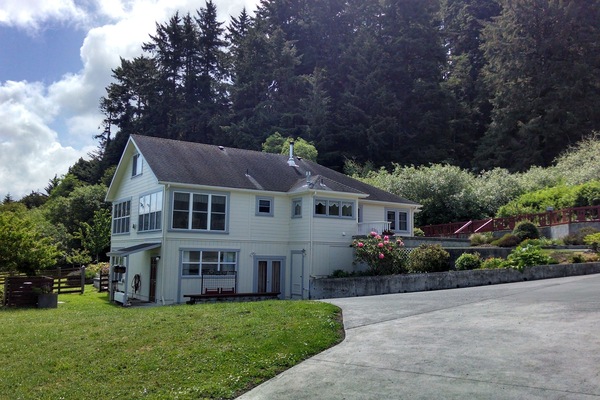 Farm House with great views all around!