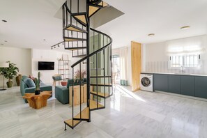 Panoramic Penthouse, 3 Bedrooms, City View | Living area | 32-inch flat-screen TV with satellite channels, TV - Luces de Catedral (Alicante)