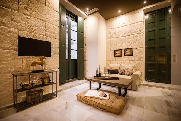 Deluxe Studio, Private Bathroom | Living area | 32-inch flat-screen TV with satellite channels, TV