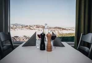 S'hi serveixen sopars i plats de cuina local