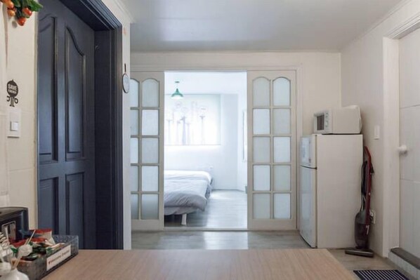 Living room - Kiki House 2 Hongdae Stn (Seoul)