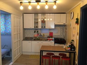 Fridge, microwave, stovetop, coffee/tea maker - Kiki House 2 Hongdae Stn (Seoul)